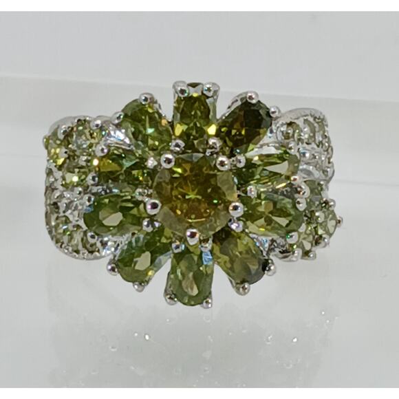 Vintage Ring Size 5.25 Silver Tone White Gold GP Lemon Olivine CZ Floral Cluster - Picture 9 of 10
